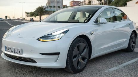 Tesla Model 3 • 2020 • 82,101 km