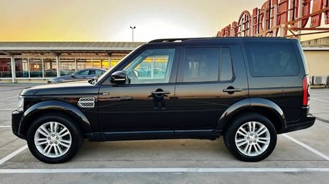 Land Rover Discovery • 2015 • 160,000 km