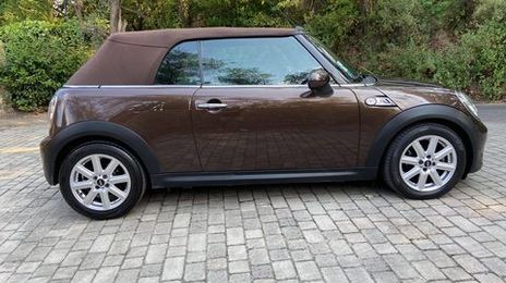 MINI Cooper Cabrio • 2012 • 6,542 km