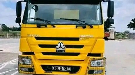 Sinotruk Howo A7 6x4 • 2015 • 5,000 km