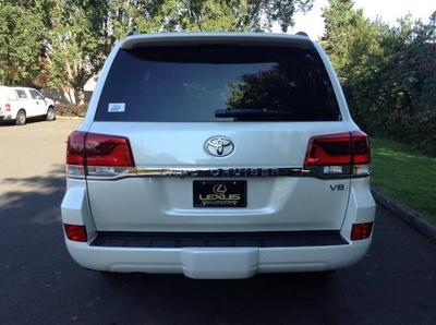 Toyota Land Cruiser • 2016 • 4,380 km