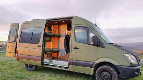 Mercedes-Benz Sprinter • 2009 • 150,000 km