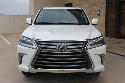 Lexus LX • 2016 • 8,000 km