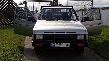 Nissan Pickup • 1989 • 250,000 km