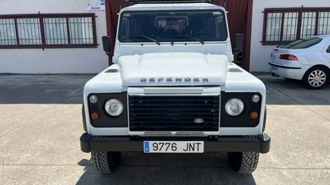 Land Rover Defender • 2016 • 53,000 km