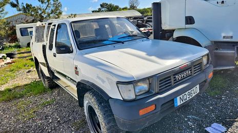Toyota Hilux • 1993 • 211,000 km
