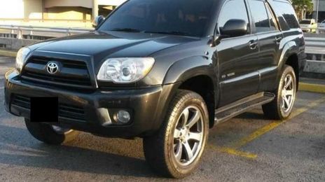 Toyota 4 Runner Limited • 2007 • 160,000 km