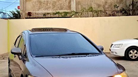 Honda Civic • 2009 • 200,000 km