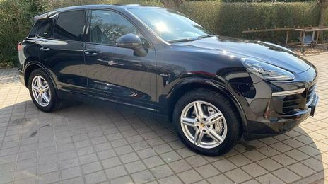 Porsche Cayenne • 2017 • 70,000 km