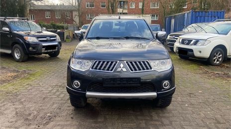 Mitsubishi L200 • 2010 • 183,900 km
