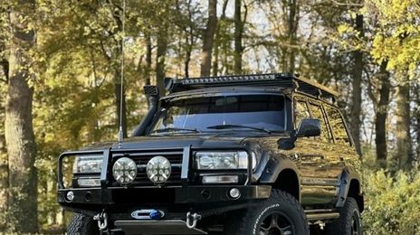 Toyota Land Cruiser • 1990 • 276,000 km