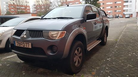 Mitsubishi L200 • 2009 • 118,000 km