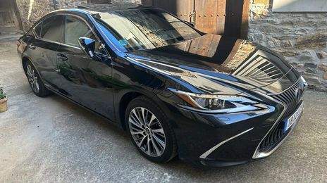 Lexus ES • 2019 • 39,000 km