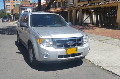 Ford Escape • 2008 • 98,000 km