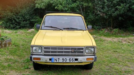 Toyota Hilux • 1983 • 350,000 km