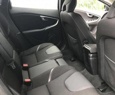 Volvo V40 • 2014 • 200,000 km