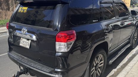 Toyota 4 Runner Limited • 2010 • 99,000 km