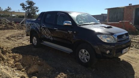 Toyota Hilux • 2009 • 189,000 km