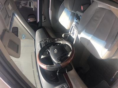 Hyundai Santa Fe • 2010 • 220,000 km