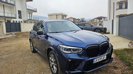 BMW X5 • 2020 • 120,000 km