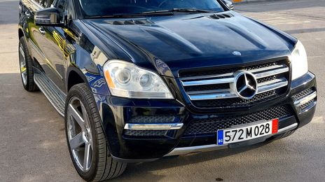 Mercedes-Benz GL • 2012 • 230,000 km