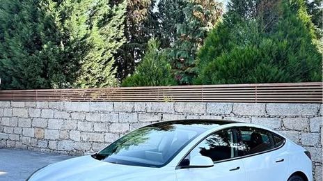 Tesla Model 3 • 2021 • 90,000 km