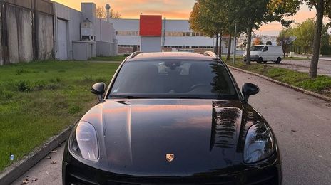 Porsche Macan • 2019 • 60,000 km