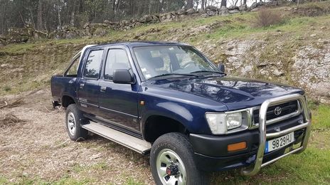 Toyota Hilux • 1998 • 245,000 km