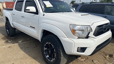 Toyota Tacoma • 2013 • 12 km