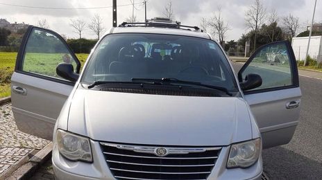 Chrysler Grand Voyager • 2004 • 250,000 km