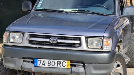 Toyota Hilux • 2001 • 240,000 km