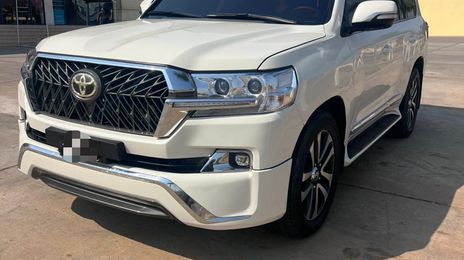 Toyota Land Cruiser • 2017 • 49,000 km
