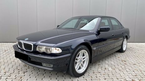 BMW 7 Series • 2000 • 135,800 km