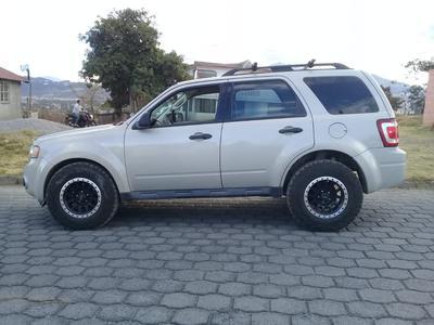 Ford Escape • 2009 • 166,000 km
