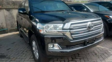 Toyota Land Cruiser • 2019 • 20,000 km
