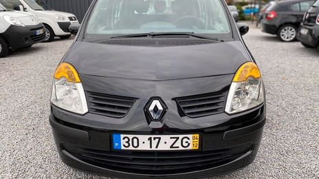Renault Mégane • 2004 • 180,000 km