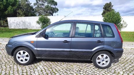Ford Fusion • 2002 • 270,000 km
