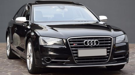 Audi S8 • 2013 • 162,000 km