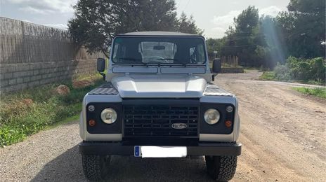 Land Rover Defender • 2004 • 31,000 km