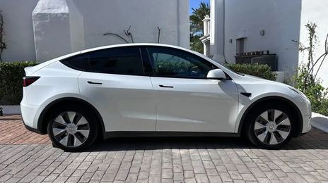 Tesla Model Y • 2023 • 57,000 km