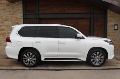 Lexus LX • 2016 • 4,000 km