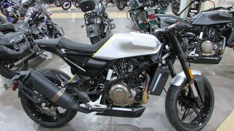 Husqvarna 701 supermoto • 2019 • 3,423 km