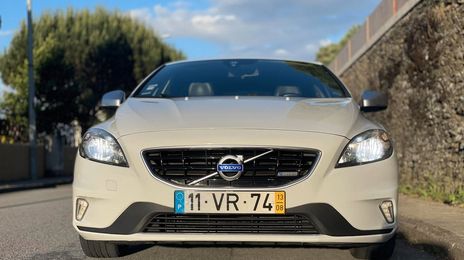 Volvo V40 • 2013 • 199,999 km