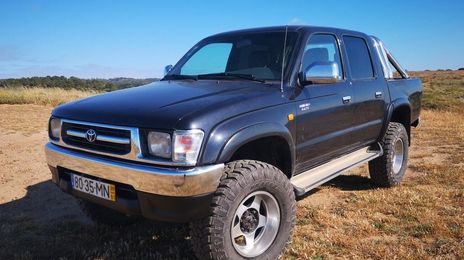 Toyota Hilux • 1999 • 256,000 km