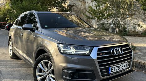 Audi Q7 • 2016 • 300,000 km