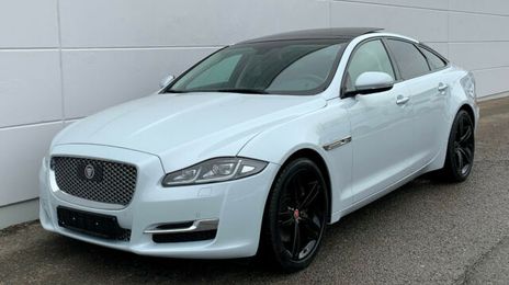 Jaguar XJ • 2017 • 28,000 km