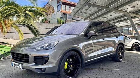 Porsche Cayenne • 2015 • 255,000 km