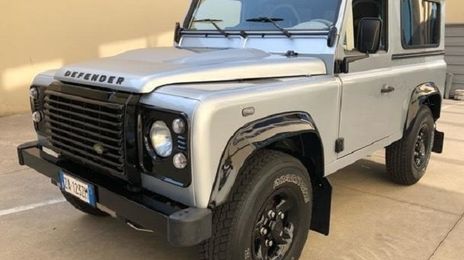 Land Rover Defender • 2010 • 89,200 km