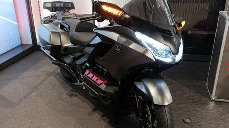 Honda gold- wing • 2023 • 2,496 km