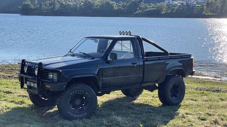 Toyota Hilux • 1990 • 179,999 km